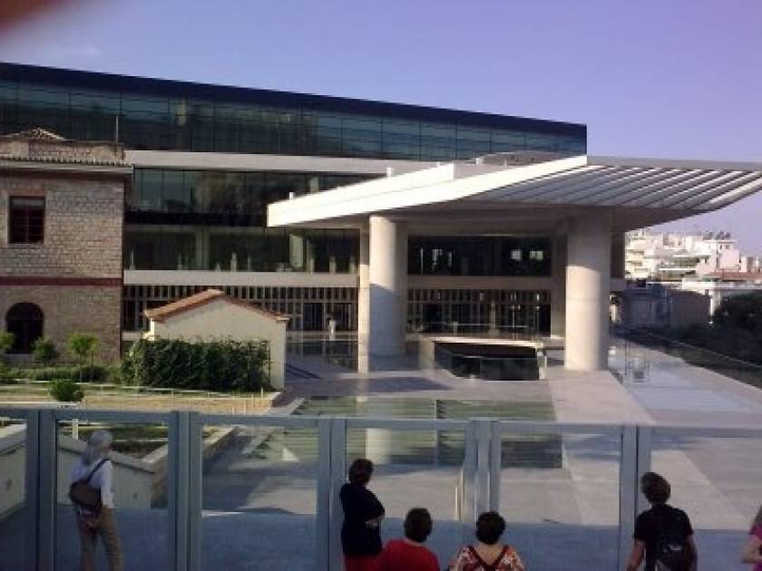 Εκκενώνεται το μουσείο Ακρόπολης μετά από τηλεφώνημα για βόμβα
