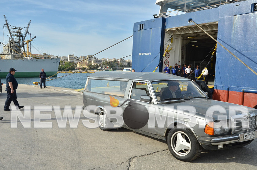 Έφτασαν στον Πειραιά οι διασωθέντες μετανάστες (photos&videos)