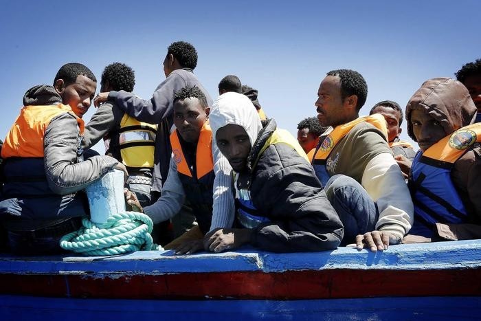 Ιταλία: Δεκάδες νεκροί μετανάστες σε ναυάγιο στα ανοικτά της Λαμπεντούζα (pics)
