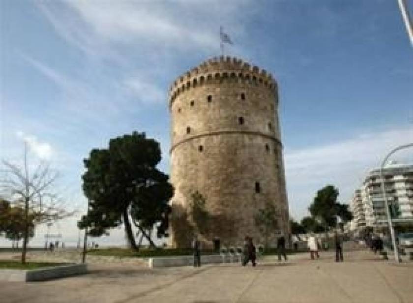Σάλος στη Θεσσαλονίκη: Ζευγάρι έκανε σεξ μπροστά στον Λευκό Πύργο; (vid)
