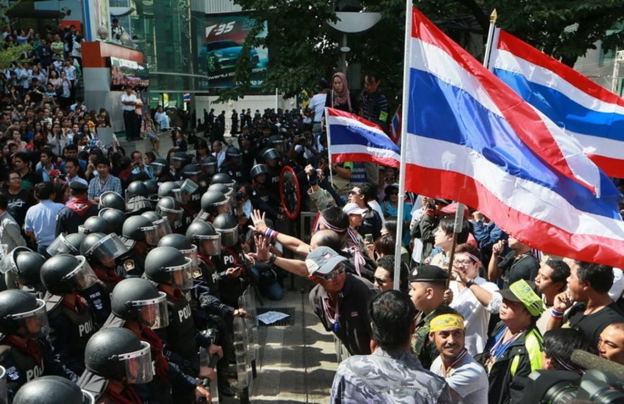 Δυο νεκροί και 21 τραυματίες σε αντικυβερνητικές διαδηλώσεις στην Ταϊλάνδη