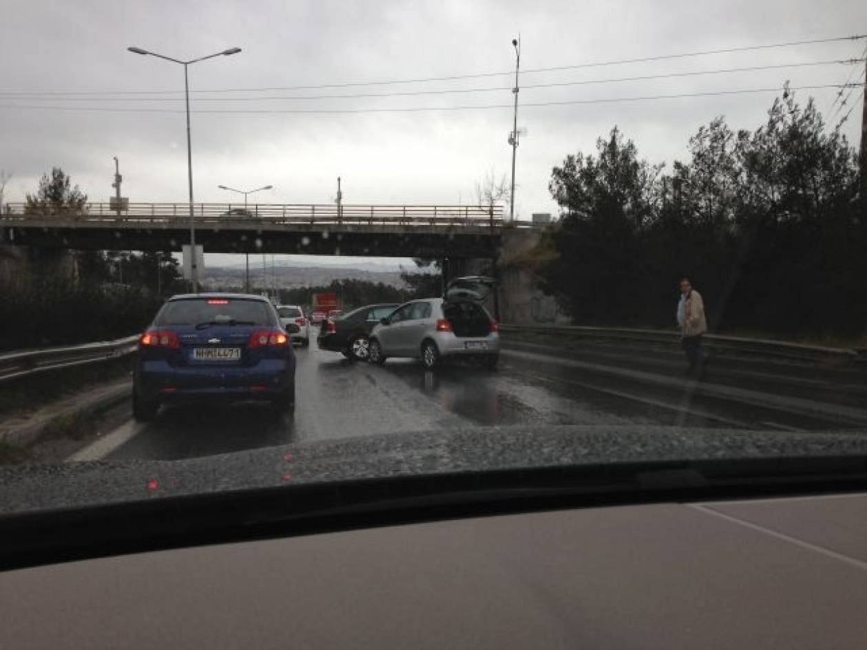 Θεσσαλονίκη: Τροχαίο στην Περιφερειακή, αμάξι μπήκε στο άλλο ρεύμα