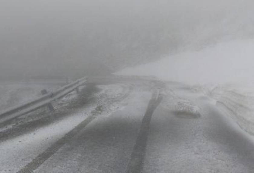 ΑΠΙΣΤΕΥΤΟ: Χιόνισε στα Καλάβρυτα - Δείτε εικόνες (pics)