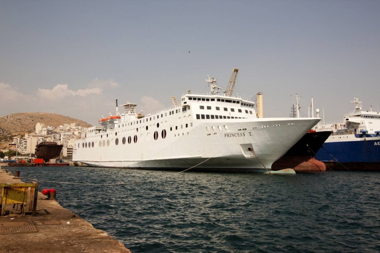 Σύγκρουση επιβατικών πλοίων στη Δραπετσώνα