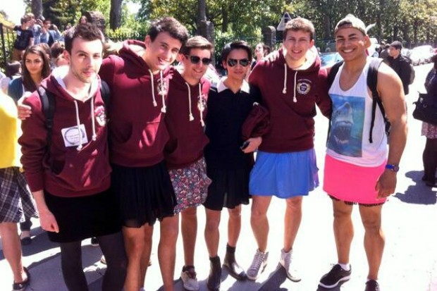 Αγόρια πήγαν στο σχολείο τους φορώντας... φούστες! (pics)