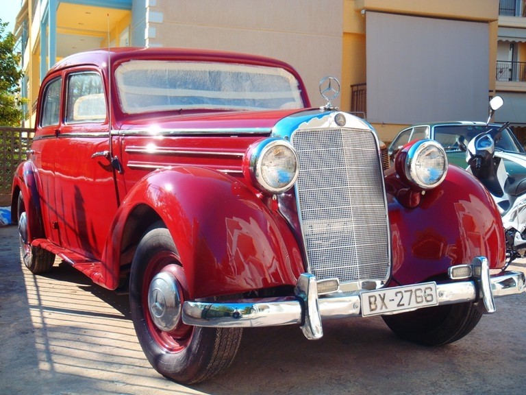 Αυτή είναι η πιο εντυπωσιακή συλλογή παλαιών αυτοκινήτων που είδατε ποτέ!