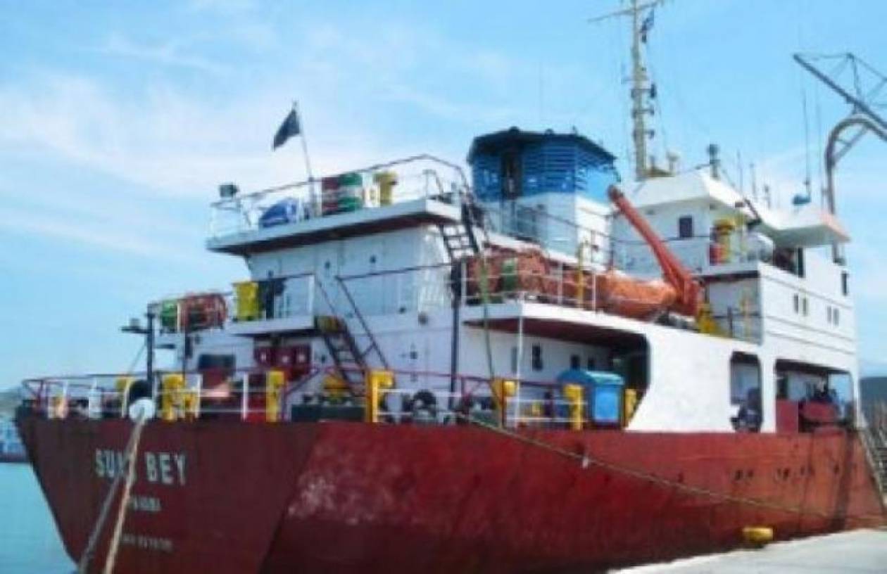 Χαλκιδική: Αποκολλήθηκε το πλοίο που είχε προσαράξει στα Νέα Μουδανιά