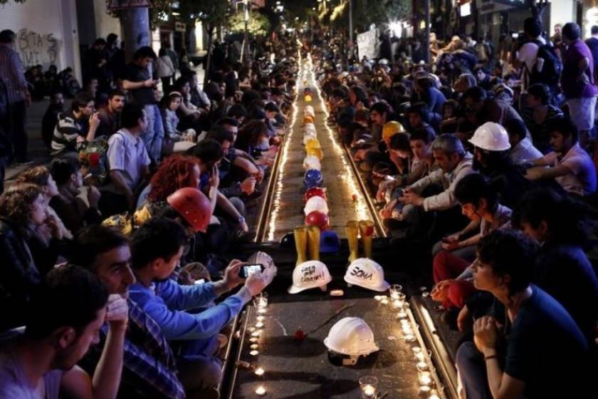 Τουρκία: Τερματίστηκε η αποστολή διάσωσης, 301 οι νεκροί