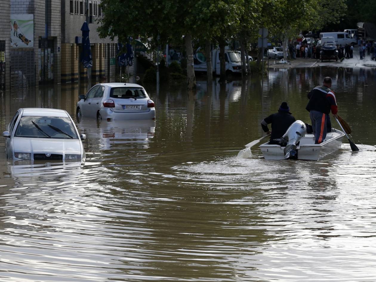 Αυξάνονται τα θύματα από τις πλημμύρες στα Βαλκάνια