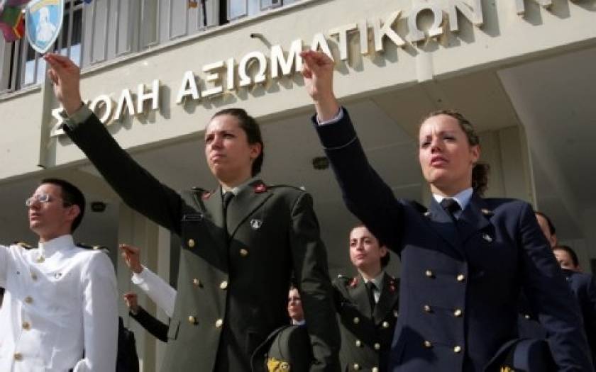 Πανελλήνιες 2014: Ποιοι μπορούν να εγγραφούν στις στρατιωτικές σχολές