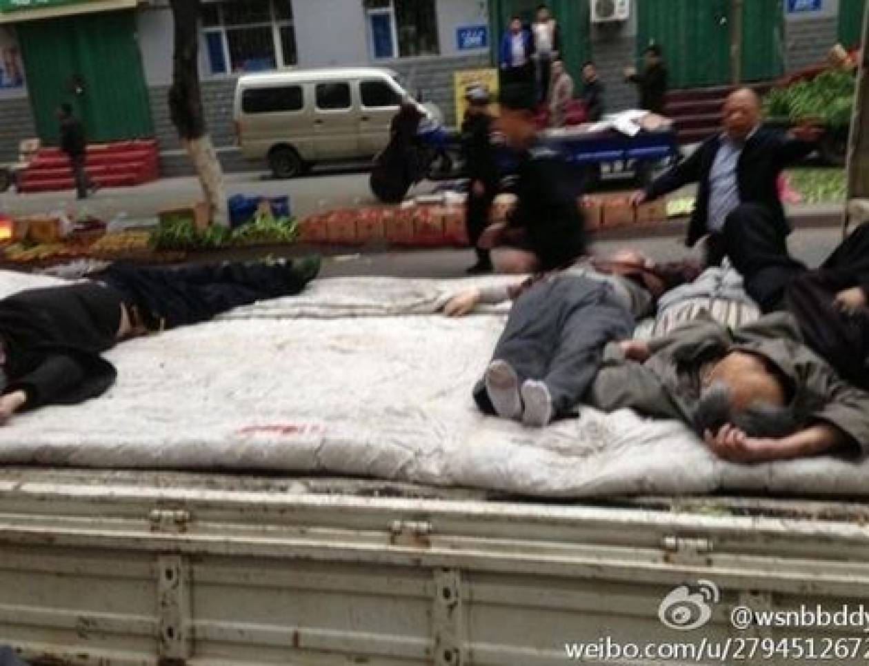 Εικόνες φρίκης: Πτώματα σε δρόμο της Κίνας μετά τη φονική έκρηξη