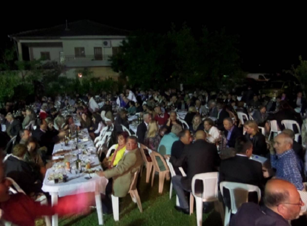 Δημοτικές εκλογές 2014 - Δήμαρχος έκανε το τραπέζι σε 1.000 άτομα! (pics)