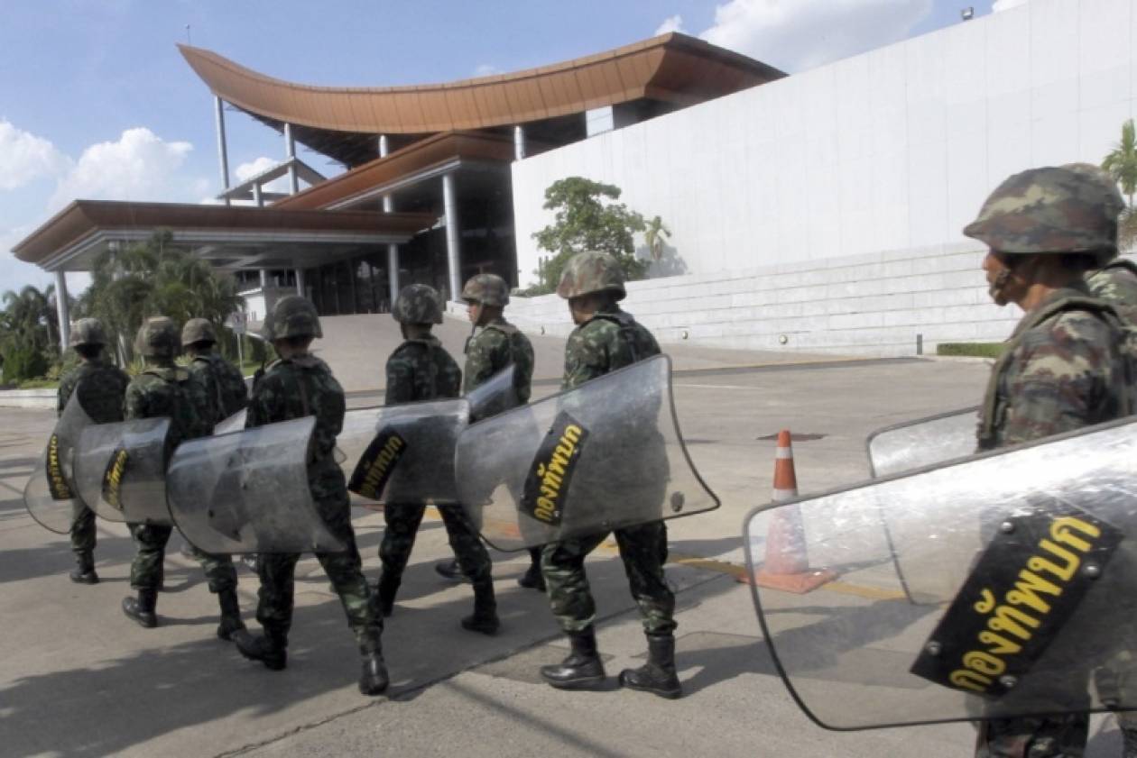 Ταϊλάνδη: Ο στρατός ανέστειλε την ισχύ του Συντάγματος