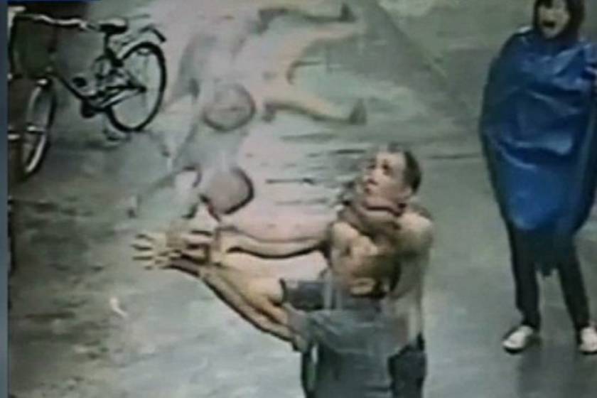 Κίνα: Έπιασε στον αέρα αγοράκι που έπεσε από το παράθυρο! (video)