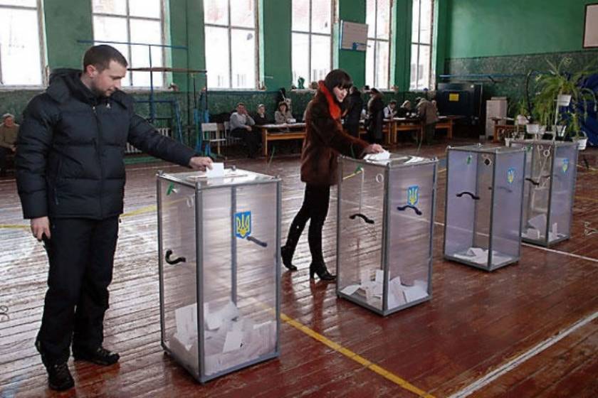 Ουκρανία: Λίγα ανοικτά εκλογικά τμήματα στις ανατολικές περιοχές