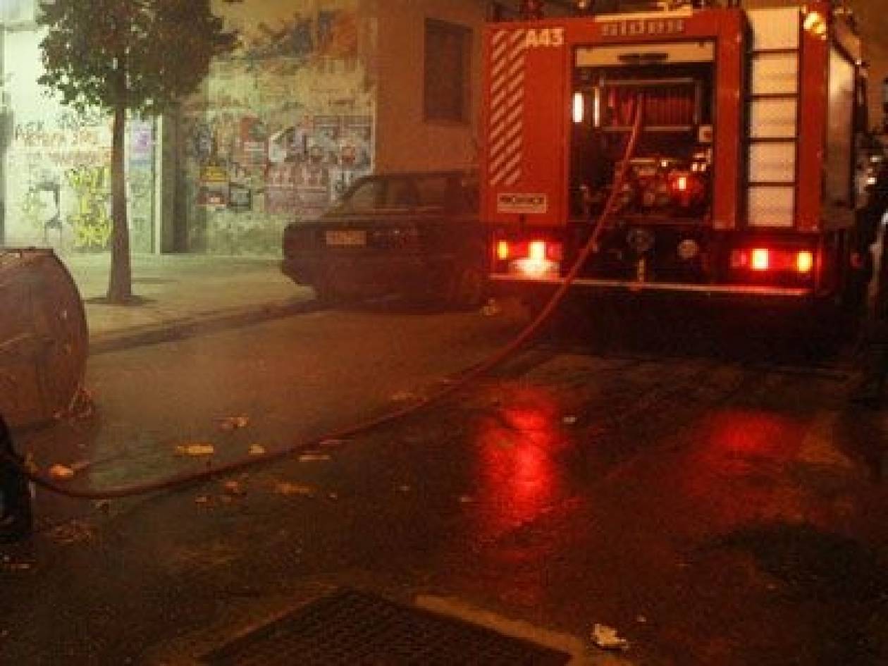 Υπό έλεγχο πυρκαγιά σε χώρο στάθμευσης αυτοκινήτων, στο Χαλάνδρι