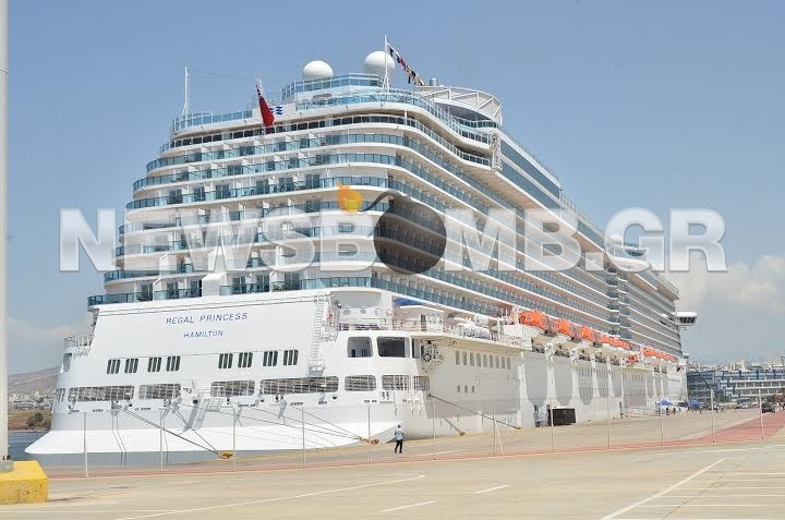 ΦΩΤΟΡΕΠΟΡΤΑΖ-Regal Princess: Ένα πλωτό παλάτι στο λιμάνι του Πειραιά (pics)