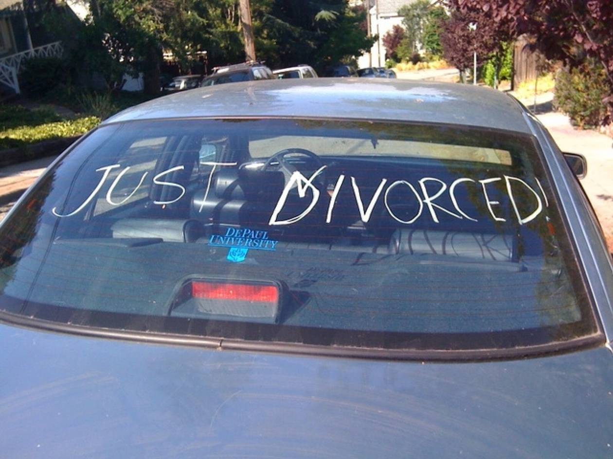 Ζήτησε διαζύγιο γιατί ήταν ακόμα....