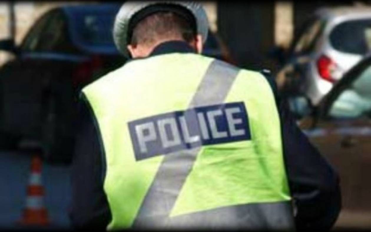 «Αφηνιασμένος» οδηγός παρέσυρε αστυνομικούς την ώρα που έβγαζαν πινακίδες