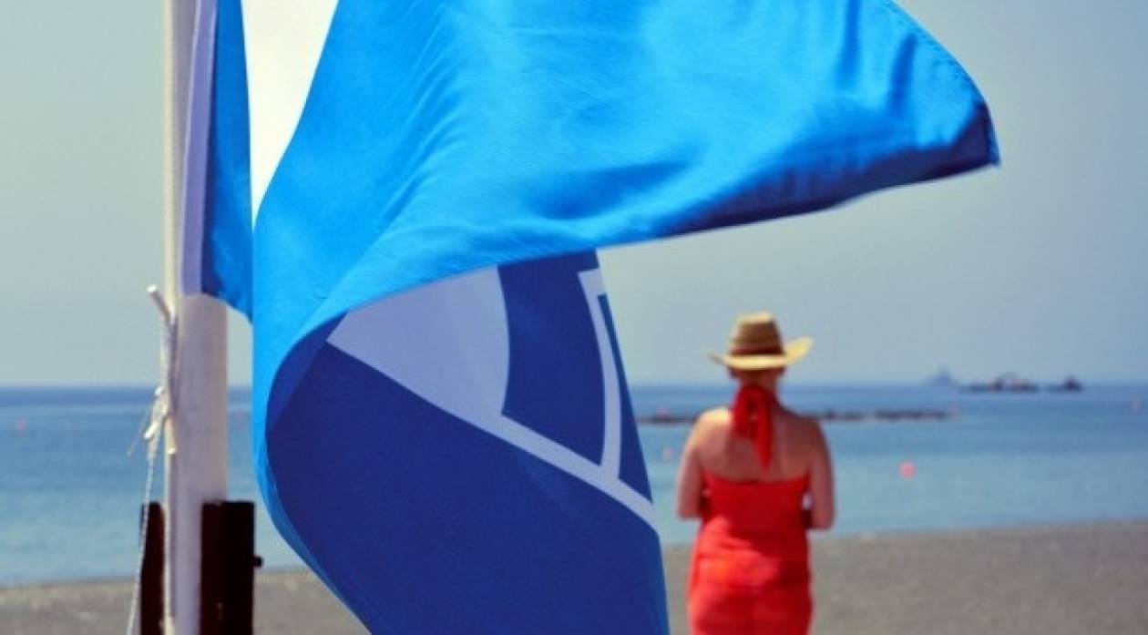 12 γαλάζιες σημαίες στις παραλίες της Πάφου