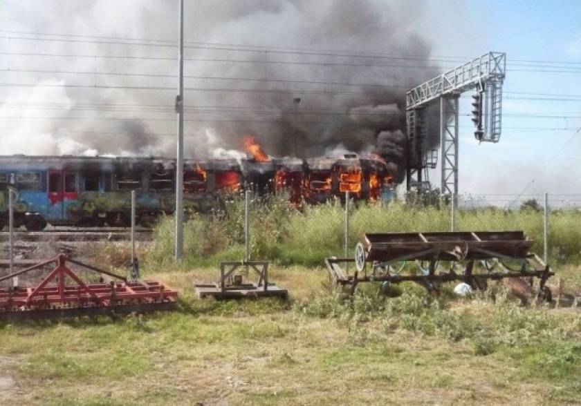 Ανατριχιαστικές εικόνες: Αυτό είναι το τρένο που κάηκε–Και όμως γλίτωσαν όλοι