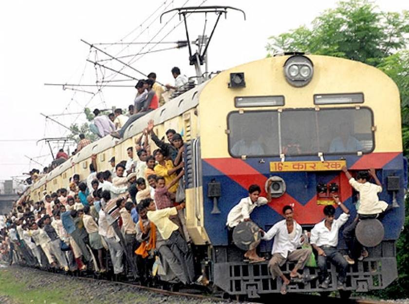 Ινδία: Ελεγκτής έριξε επιβάτιδα στις ράγες τρένου