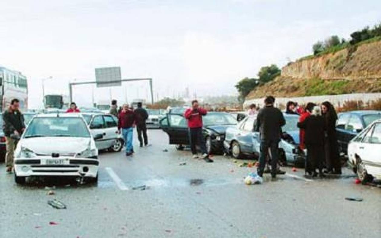 Θεσσαλονίκη: Τρία αυτοκίνητα τράκαραν στην Περιφερειακή στην έξοδο Πανοράματος