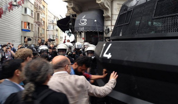 Τουρκία: Επεισόδια και δακρυγόνα στην επέτειο των εξεγερμένων (pics&vid)