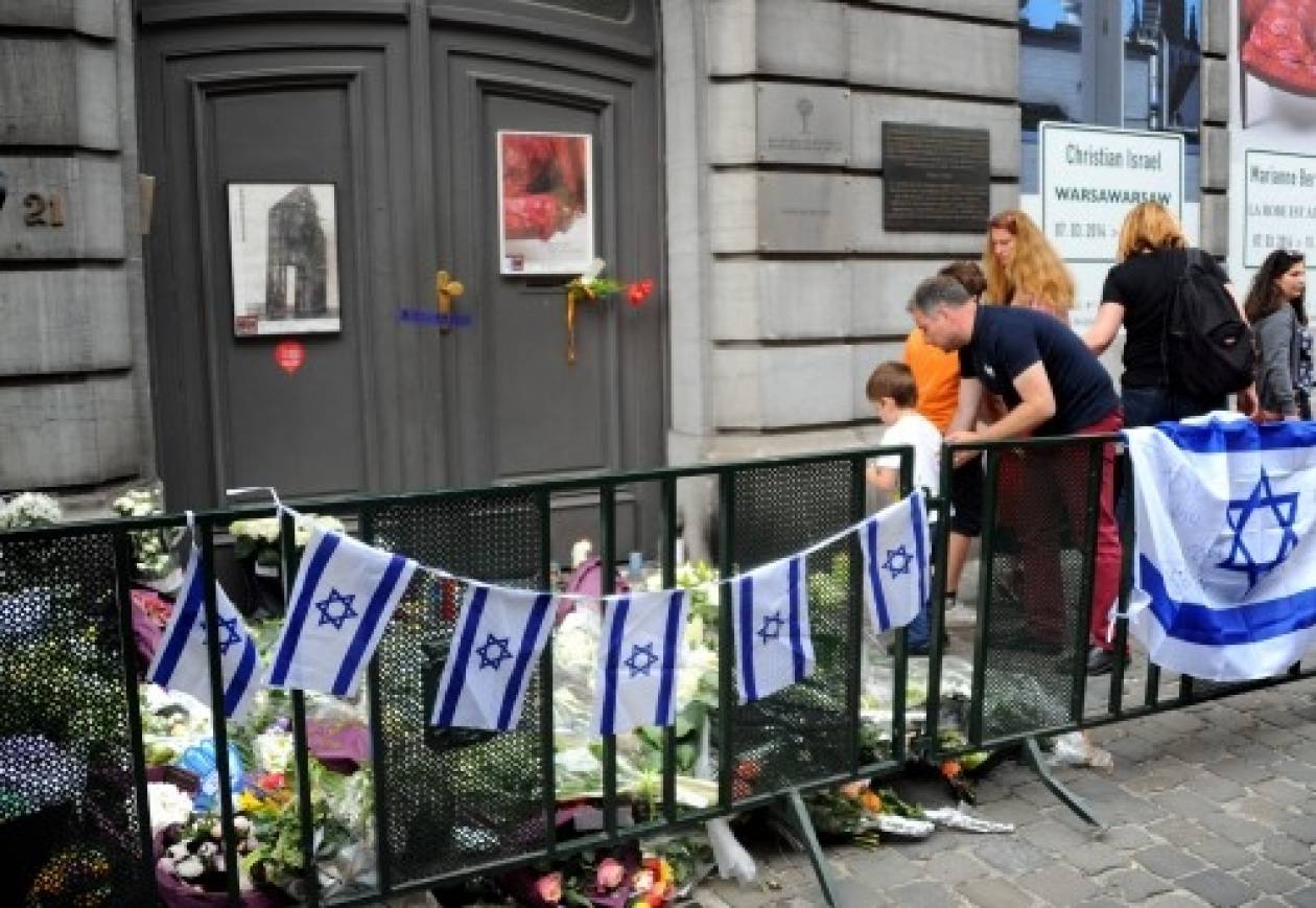 Γαλλία: Έρευνες στα σπίτια συγγενών του υπόπτου για την επίθεση στο Εβραϊκό Μουσείο