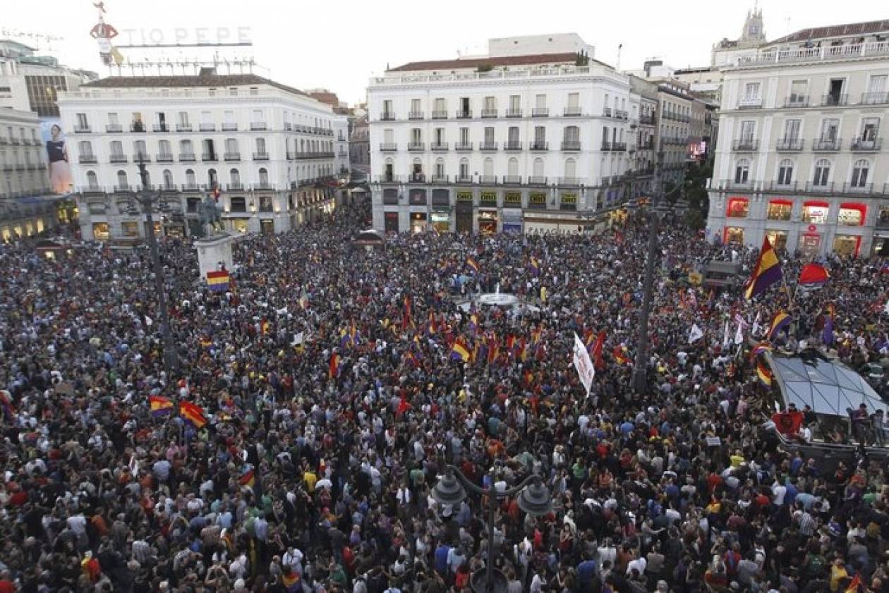 Στους δρόμους οι Ισπανοί που ζητούν το τέλος της μοναρχίας