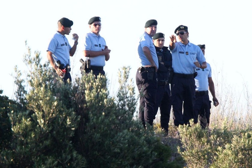 Πορτογαλία: Βρετανοί αστυνομικοί σκάβουν για τη μικρή Μαντλίν (video+ pics)