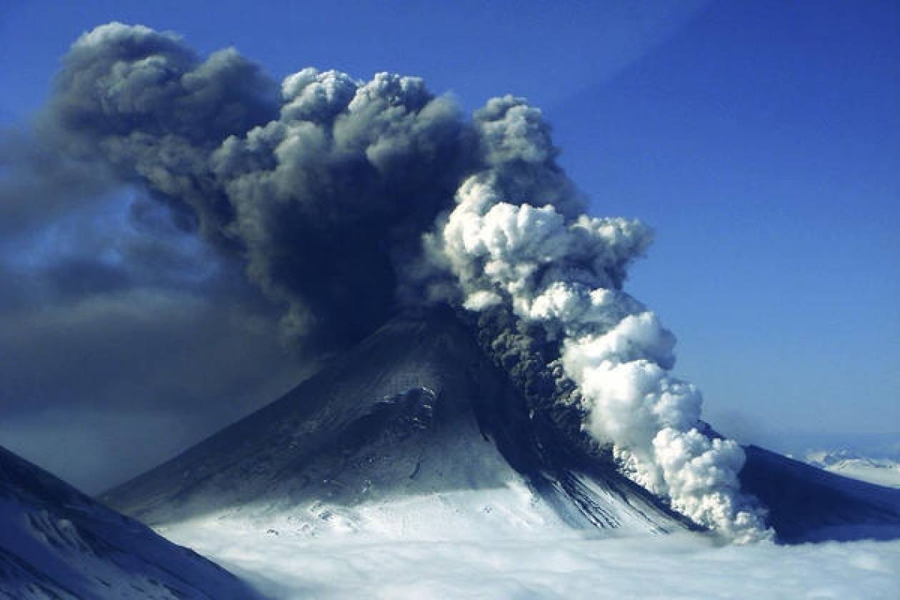 «Ξύπνησε» με άγριες διαθέσεις το ηφαίστειο Παβλόφ στην Αλάσκα