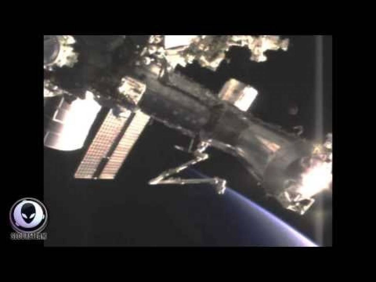 Βίντεο: UFO εμφανίστηκε δίπλα στο Διεθνή Διαστημικό Σταθμό