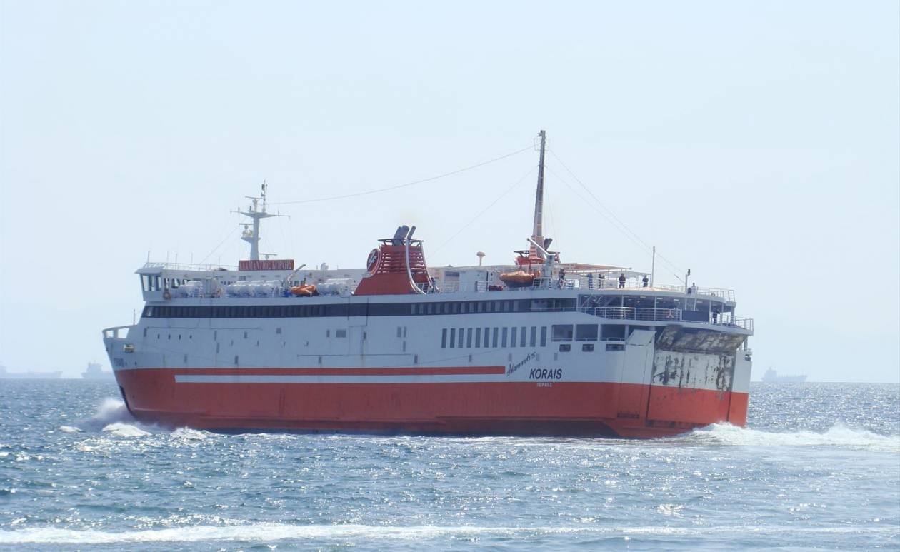 Με επίσχεση εργασίας προειδοποιούν οι ναυτικοί του πλοίου «Αδαμάντιος Κοραής»