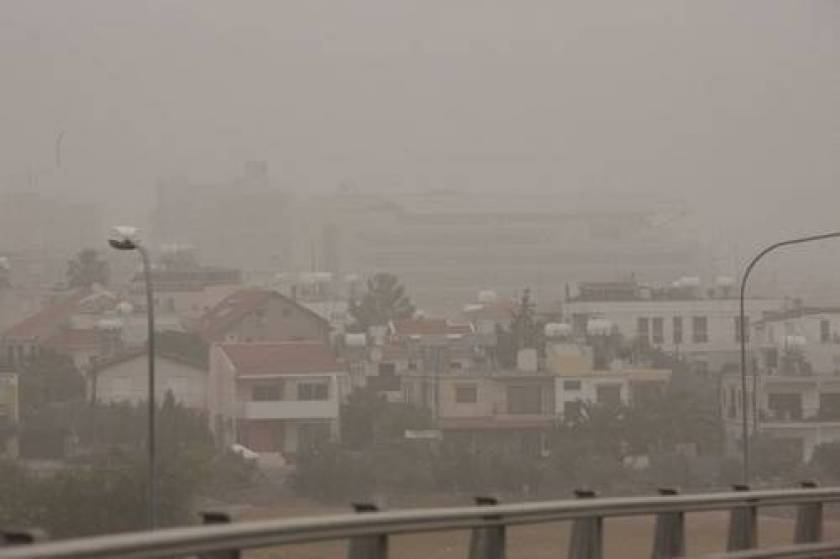 Συναγερμός στη Κύπρο με τη σκόνη στην ατμόσφαιρα