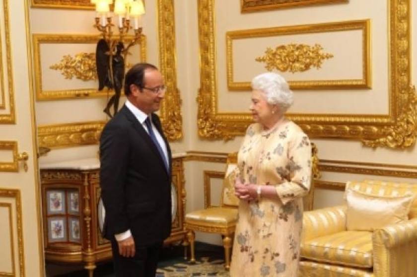 Βασίλισσα Ελισάβετ: «Μεγάλη συμπάθεια προς το γαλλικό λαό»