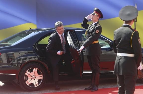 Η ΕΕ και το ΝΑΤΟ χαιρετίζουν τον νέο πρόεδρο της Ουκρανίας (pics)