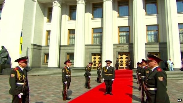Η ΕΕ και το ΝΑΤΟ χαιρετίζουν τον νέο πρόεδρο της Ουκρανίας (pics)