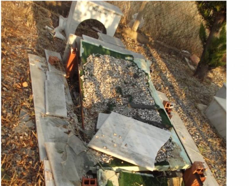 Ν. Τρίγλια Χαλκιδικής: Απέραντος σκουπιδότοπος το κοιμητήριο (φωτό)!