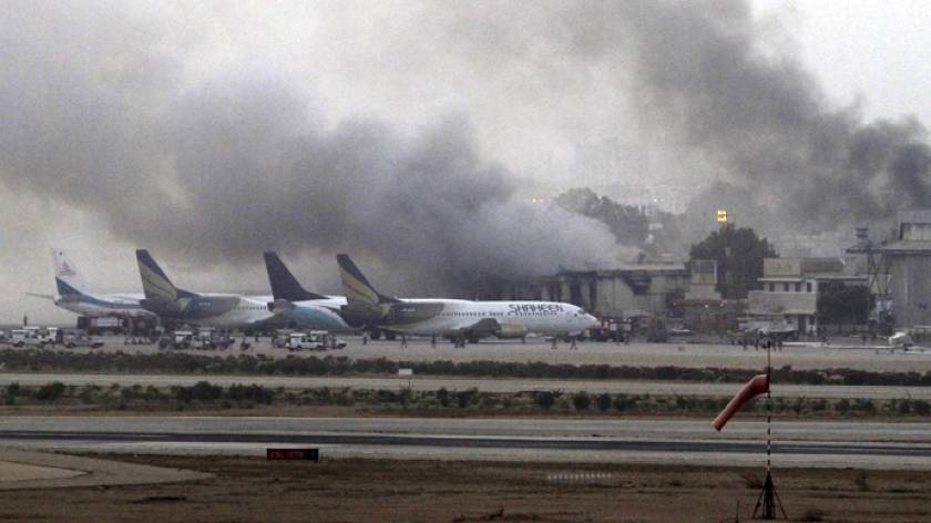 Οι Ταλιμπάν ανέλαβαν την ευθύνη για την επίθεση στο αεροδρόμιο του Καράτσι