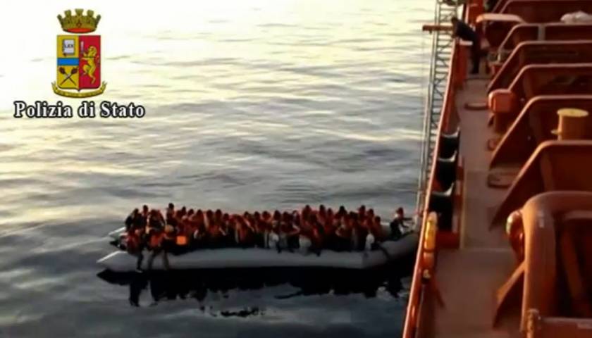 Ιταλία: Πρόσκρουση λέμβου με τάνκερ προκάλεσε τον θάνατο τριών μεταναστών (βίντεο)