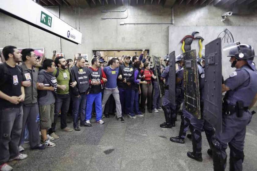 Βραζιλία: Χάος από την απεργία στο μετρό, λίγες μέρες πριν το Μουντιάλ