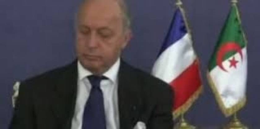 Απίστευτο βίντεο: Ο Υπουργός κοιμάται κατά τη διάρκεια συνέντευξης!