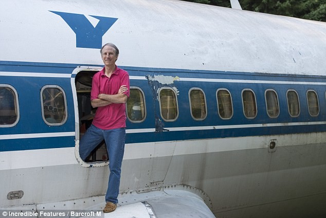 Ο άνδρας που μένει σε παλιό αεροπλάνο της Ολυμπιακής... μετακομίζει!