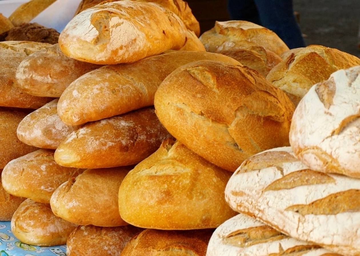 Οι Ελληνες «κόβουν» το ψωμί λόγω οικονομικής ύφεσης
