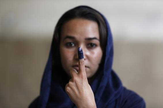 Αφγανιστάν: Επτά εκατομμύρια Αφγανοί ψήφισαν στις εκλογές (pics)