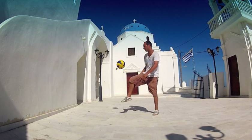 Μια μαγική μπάλα ταξιδεύει στην Ελλάδα και όλο τον κόσμο (vid)