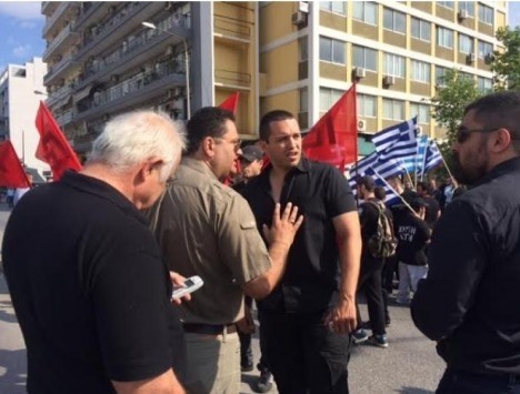 Ένταση μεταξύ χρυσαυγιτών - αντιφασιστών στην πλατεία Δυρραχίου 