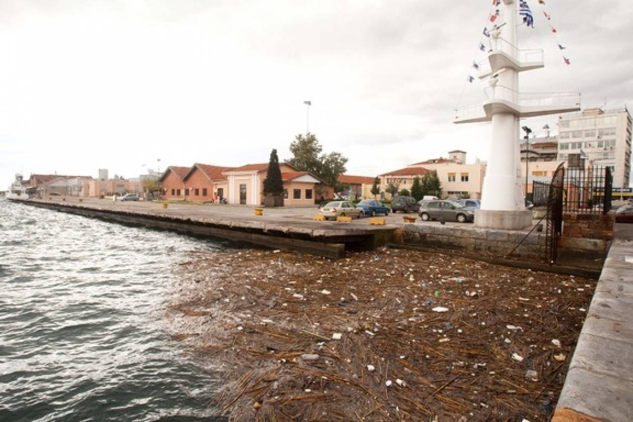 Θεσσαλονίκη: Έκρηξη σε αντλιοστάσιο στο λιμάνι με ένα τραυματία