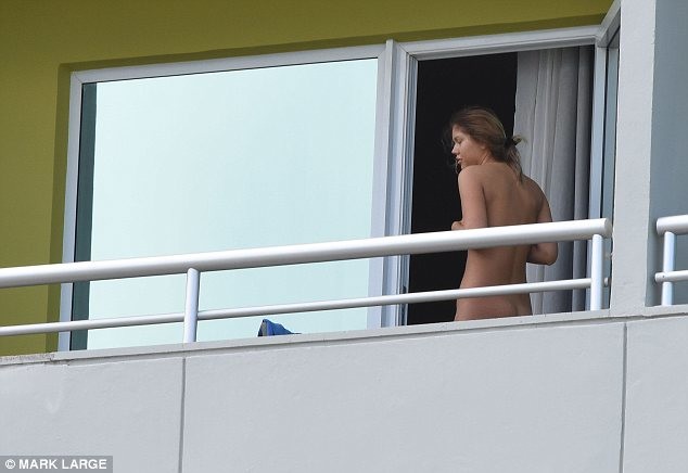 Μουντιάλ 2014: Σάλος με τη γυμνή γυναίκα σε ξενοδοχείο εθνικής ομάδας (pics)